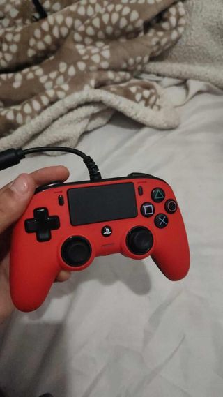 PS4 Slim+2 mandos+Juego Nueva