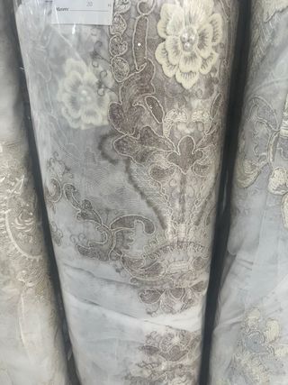 Tulle ricamato tessuto