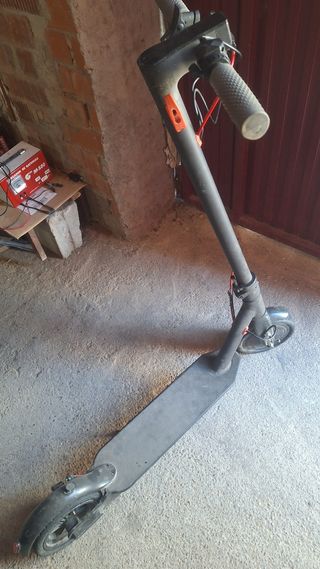 Patinete imitación 
Xiaomi, le falta la batería 
