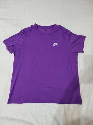 Camiseta Nike morado talla L