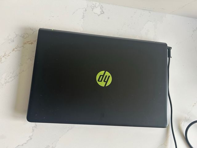 HP Pavilion Laptop - Negro & Verde