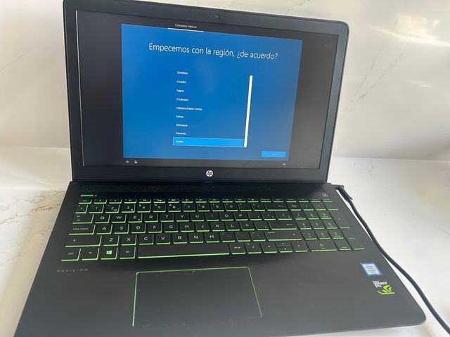 HP Pavilion Laptop - Negro & Verde