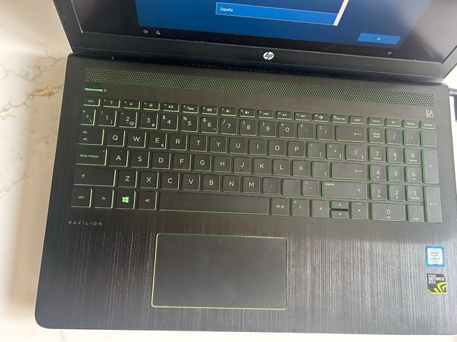 HP Pavilion Laptop - Negro & Verde