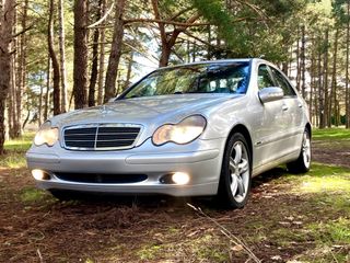 Mercedes Benz clase C 220 CDI AUTOMÁTICO excelente