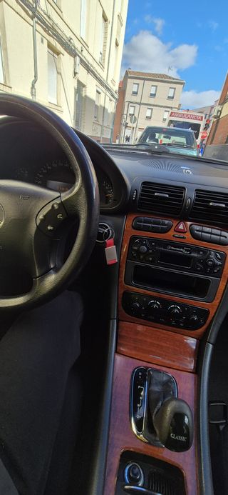 Mercedes Benz clase C 220 CDI AUTOMÁTICO excelente