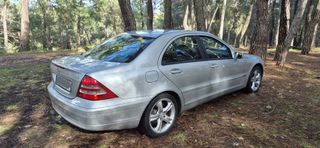 Mercedes Benz clase C 220 CDI AUTOMÁTICO excelente