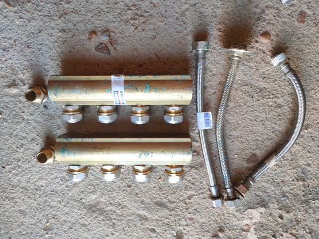 2 Conectores  Fontanería,1 grifo y 2 latiguillo