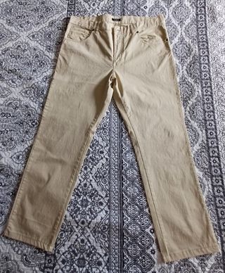 Pantalón beige hombre