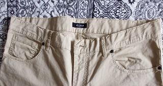 Pantalón beige hombre