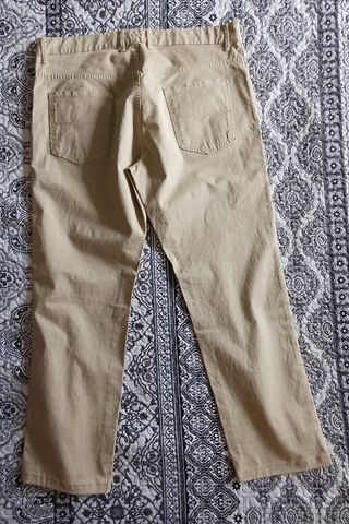 Pantalón beige hombre
