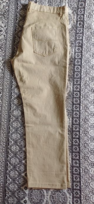 Pantalón beige hombre