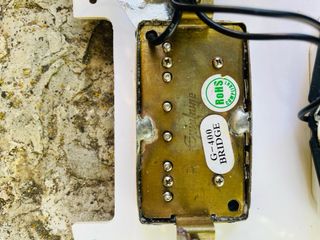 Golpeador Stratocaster con electrónica completa