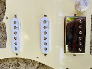 Golpeador Stratocaster con electrónica completa
