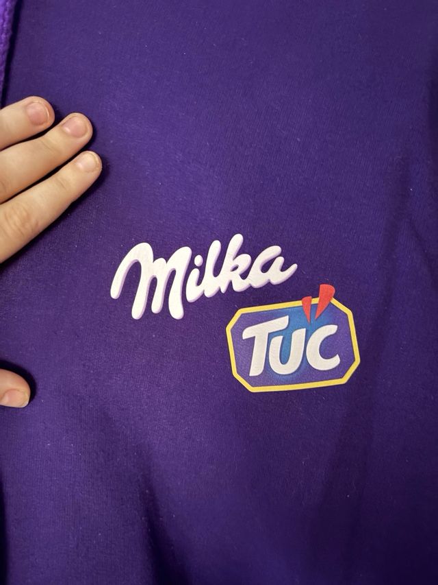 Sudadera morada Milka Tuc