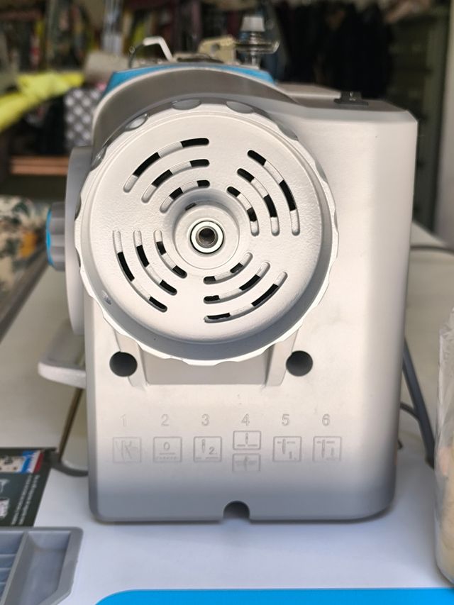 Máquina coser Jack industrial.