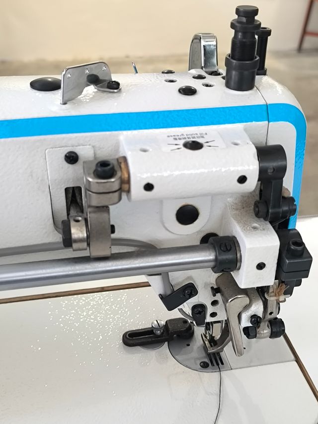 Máquina coser Jack industrial.