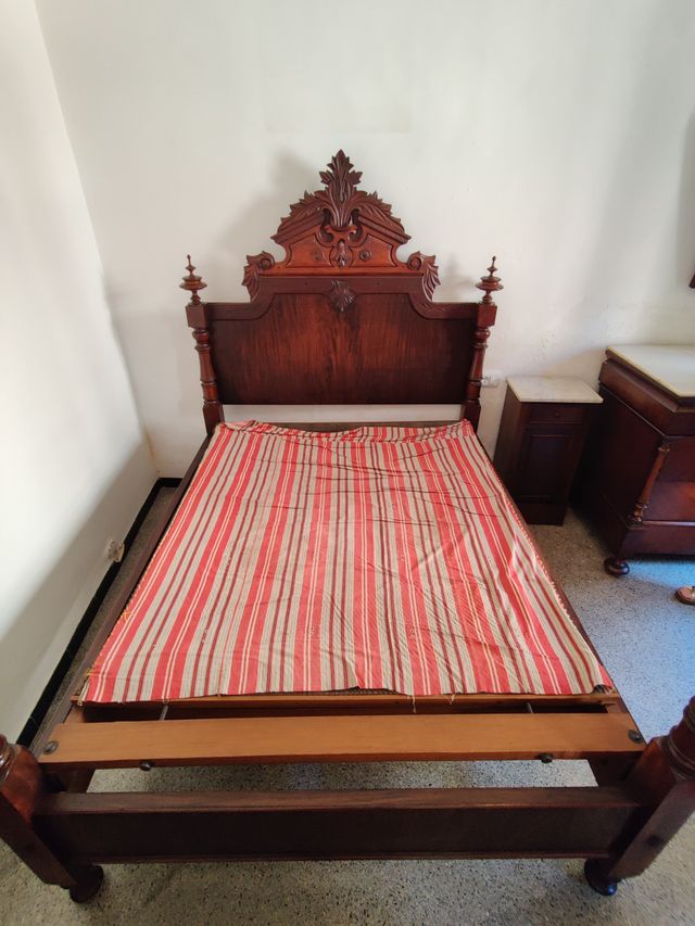 Cama completa vintage con colchón de lana