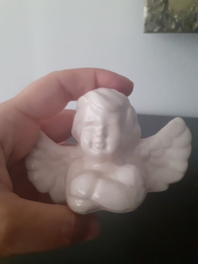 Angelito cerámico crema decorativo