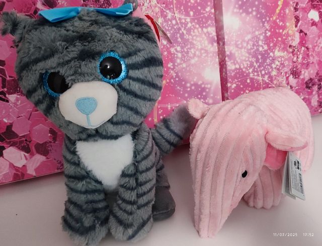 2 Peluches: Gato & Elefante