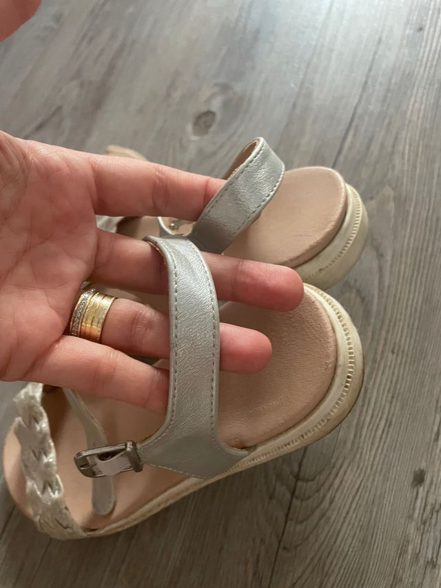 Sandalias niña cuero trenzado