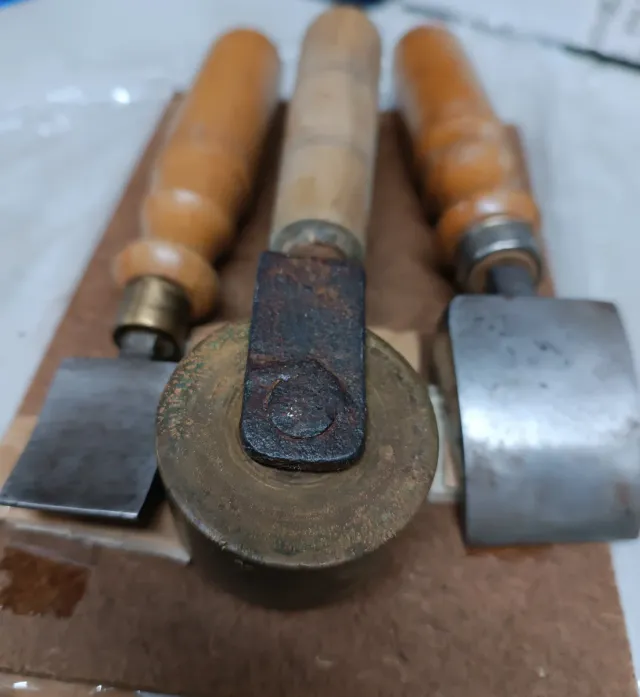 Strumenti di rilegatura