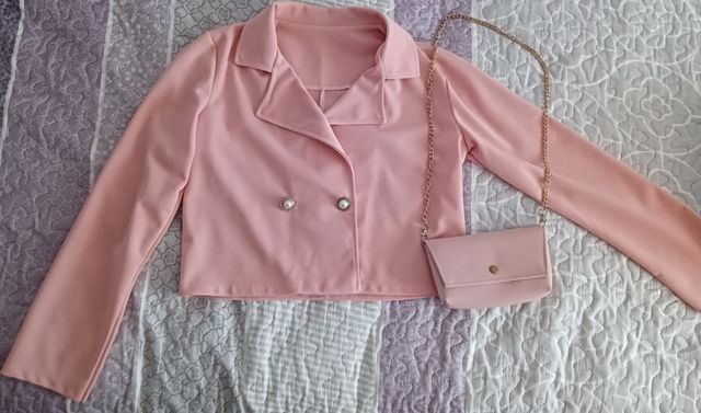 Chaqueta rosa corta + bolso