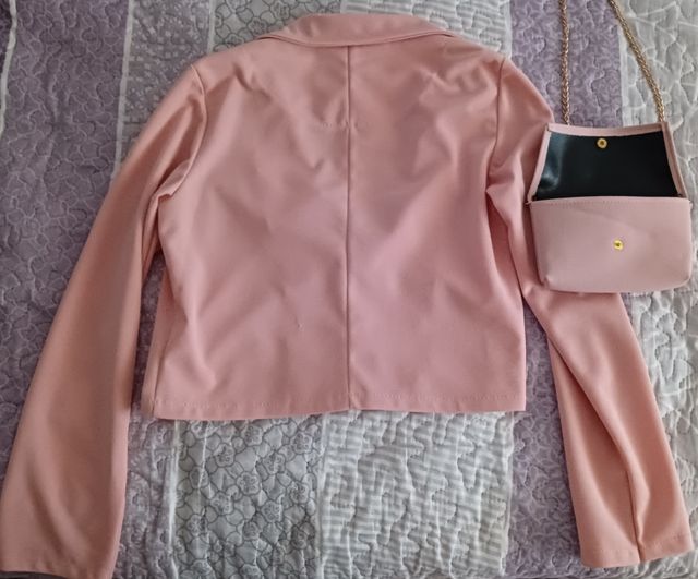 Chaqueta rosa corta + bolso
