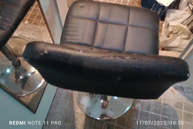 Taburete negro piel sintética