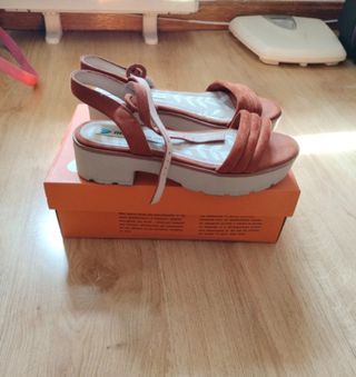 Sandalias con plataforma  color marrón