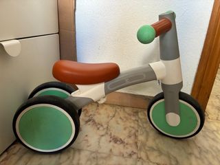 Triciclo infantil, casi nuevo