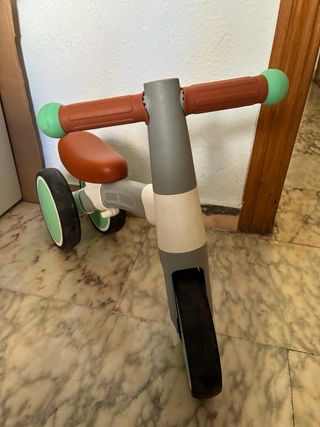 Triciclo infantil, casi nuevo