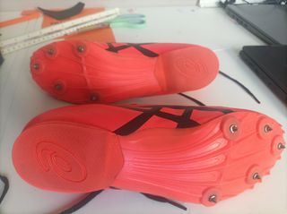 Zapatillas Asics Hyper MD rojas..