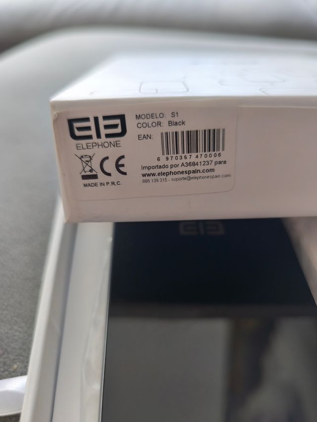 Elephone: teléfono negro