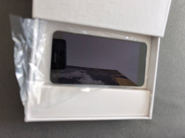 Elephone: teléfono negro