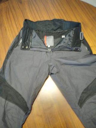 Chaqueta y pantalon de esquí Salomon y rossingnol
