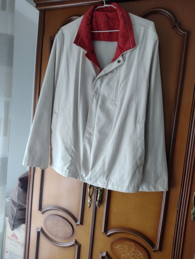 Cazadora beige y roja hombre