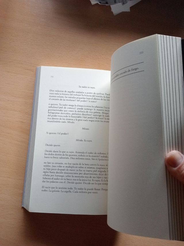 Voz vértebra: Antología poesía futura