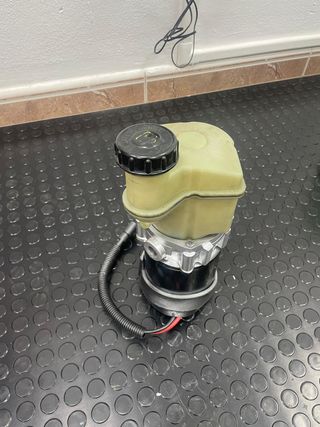Bomba Direccion Renault Kangoo