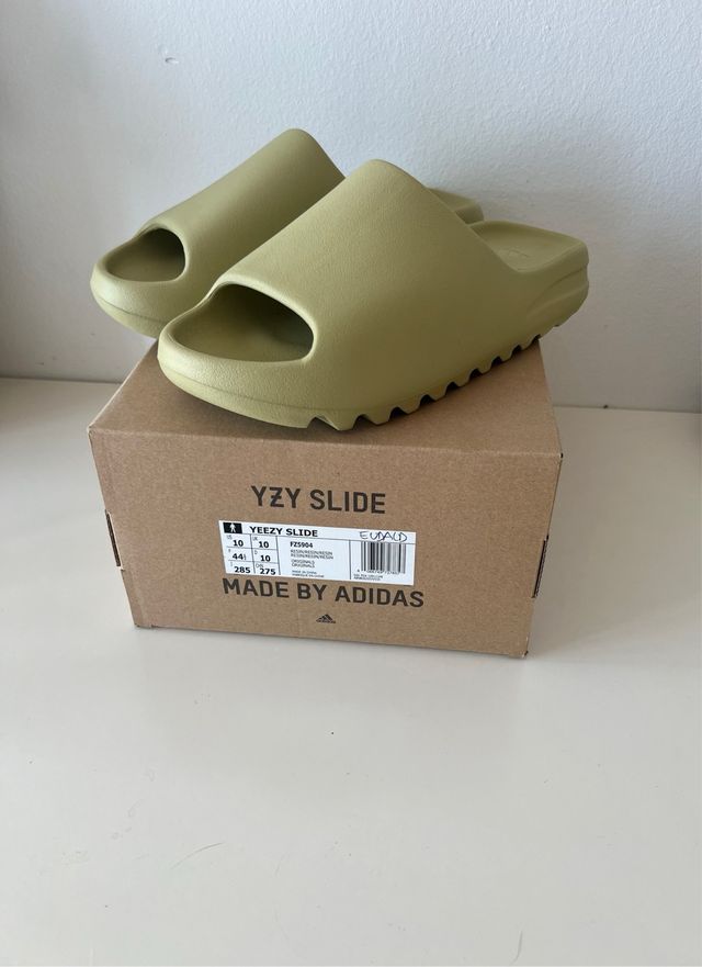 Yeezy Slide - Verde Oliva - Talla 43