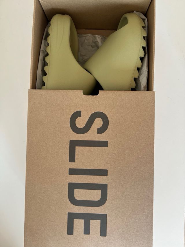 Yeezy Slide - Verde Oliva - Talla 43
