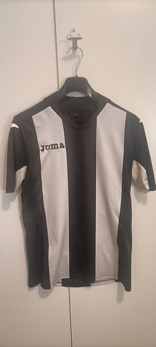 Camiseta Joma negra y blanca
