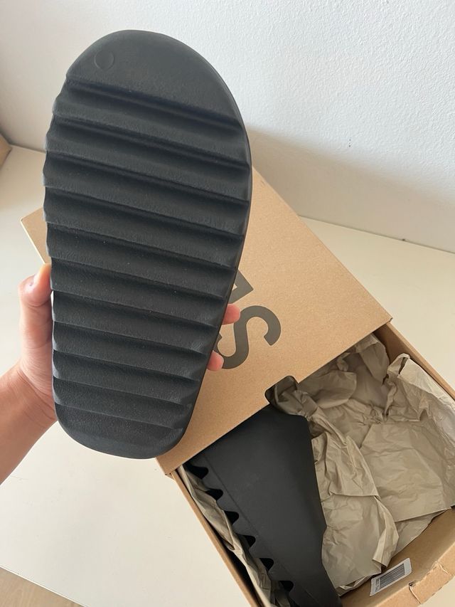 Yeezy Slide Onyx - Talla 43