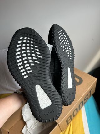 Adidas Yeezy Boost 350 V2 Negras - Talla 44