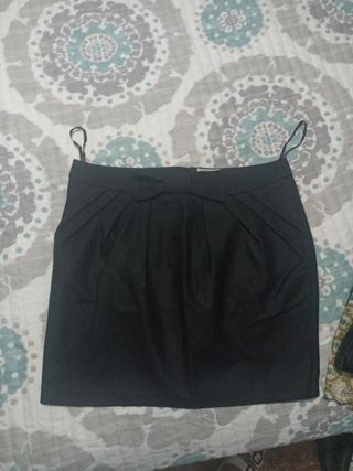 Falda negra plisada