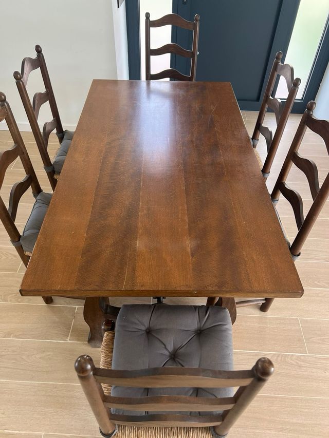 Mesa comedor madera + 6 sillas.
