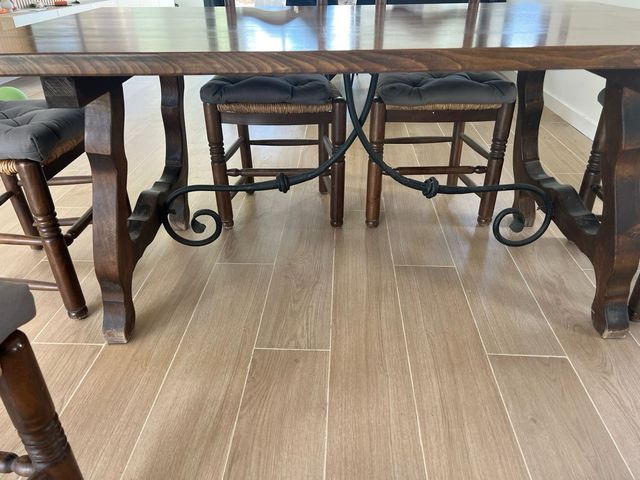 Mesa comedor madera + 6 sillas.