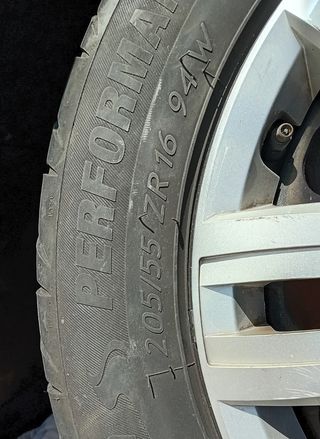 4 Ruedas 205/55/16 VW