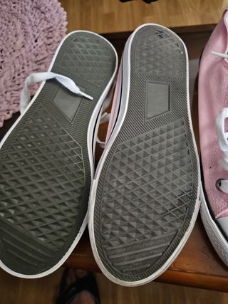 Zapatillas Converse azules y rosas