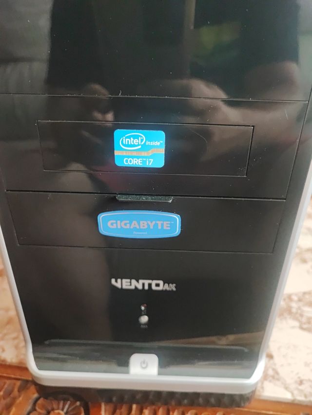 Torre Gigabyte Core i7