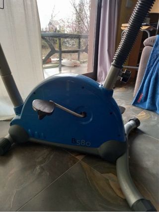 Bicicleta estática BH Fitness.
